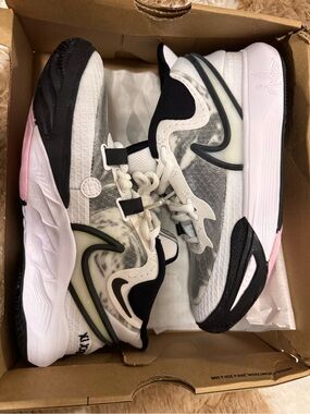 Nike Women's Black White Gray Pink Athletic Shoes